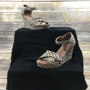 TOMS Grey Chevron Sienna Wedges